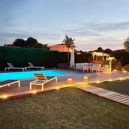 Ares, Mapouchet, Piscine *